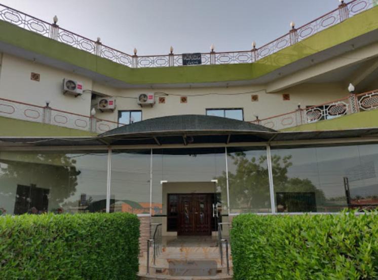 Palm Valley Hotel Sukkur Buitenkant foto
