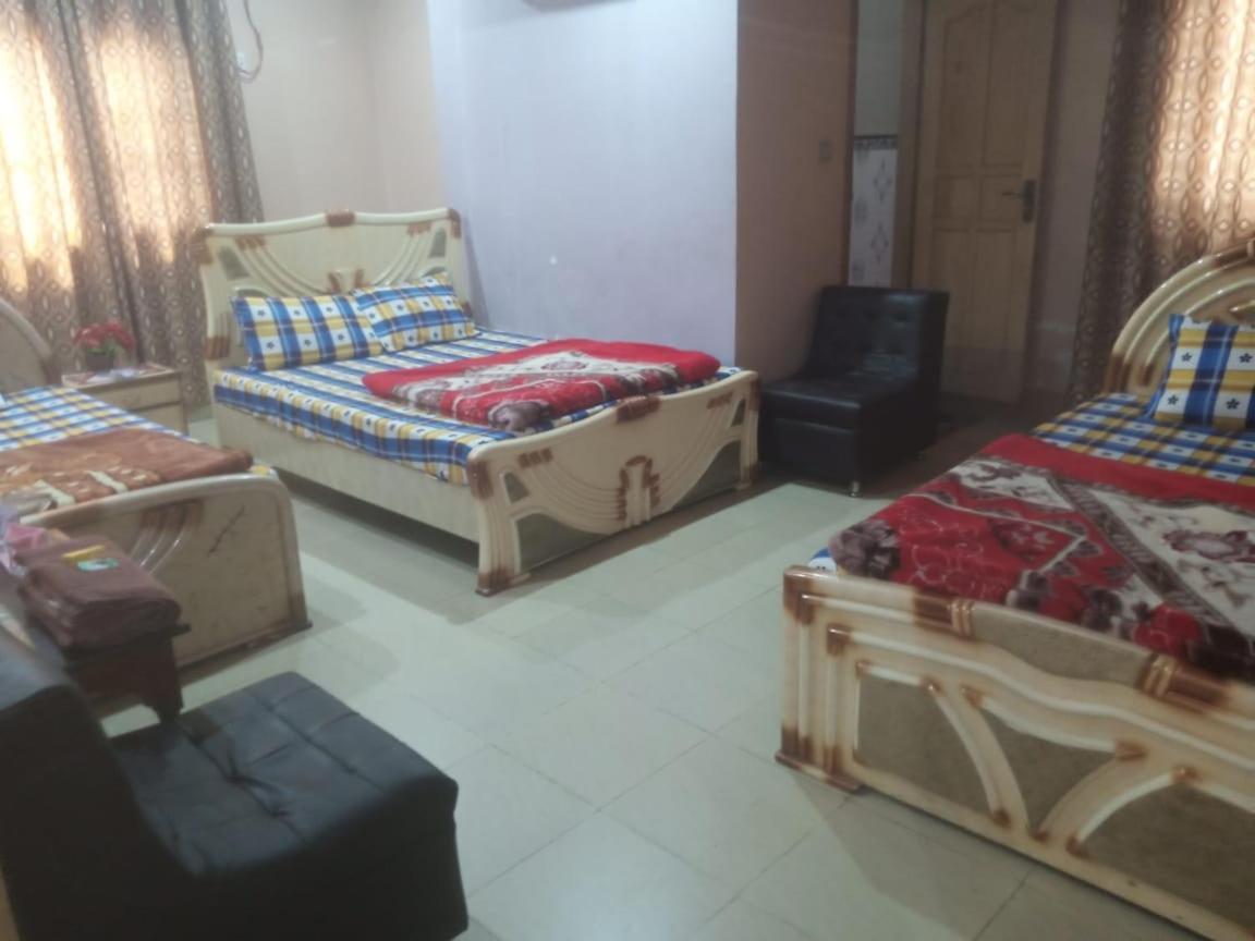 Palm Valley Hotel Sukkur Buitenkant foto