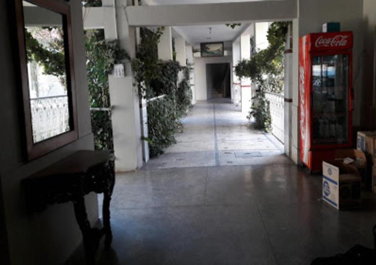 Palm Valley Hotel Sukkur Buitenkant foto