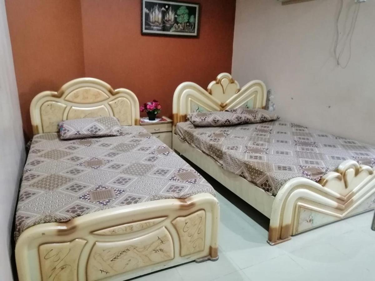 Palm Valley Hotel Sukkur Buitenkant foto